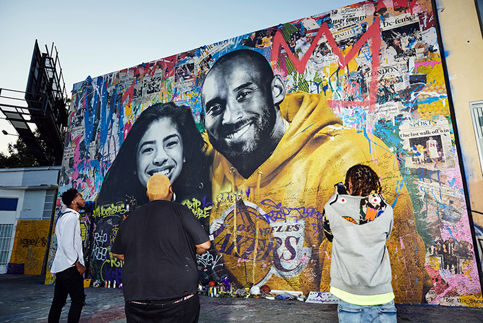 洛杉矶艺术家以涂鸦壁画纪念科比和女儿